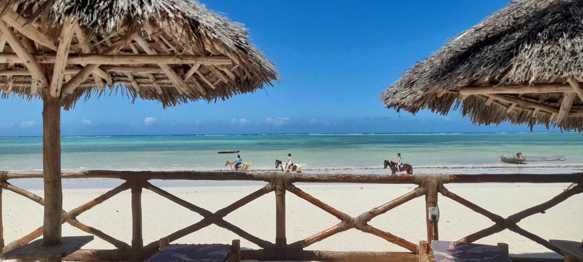 Sands Inn Hotel Pwani Mchangani Exteriör bild