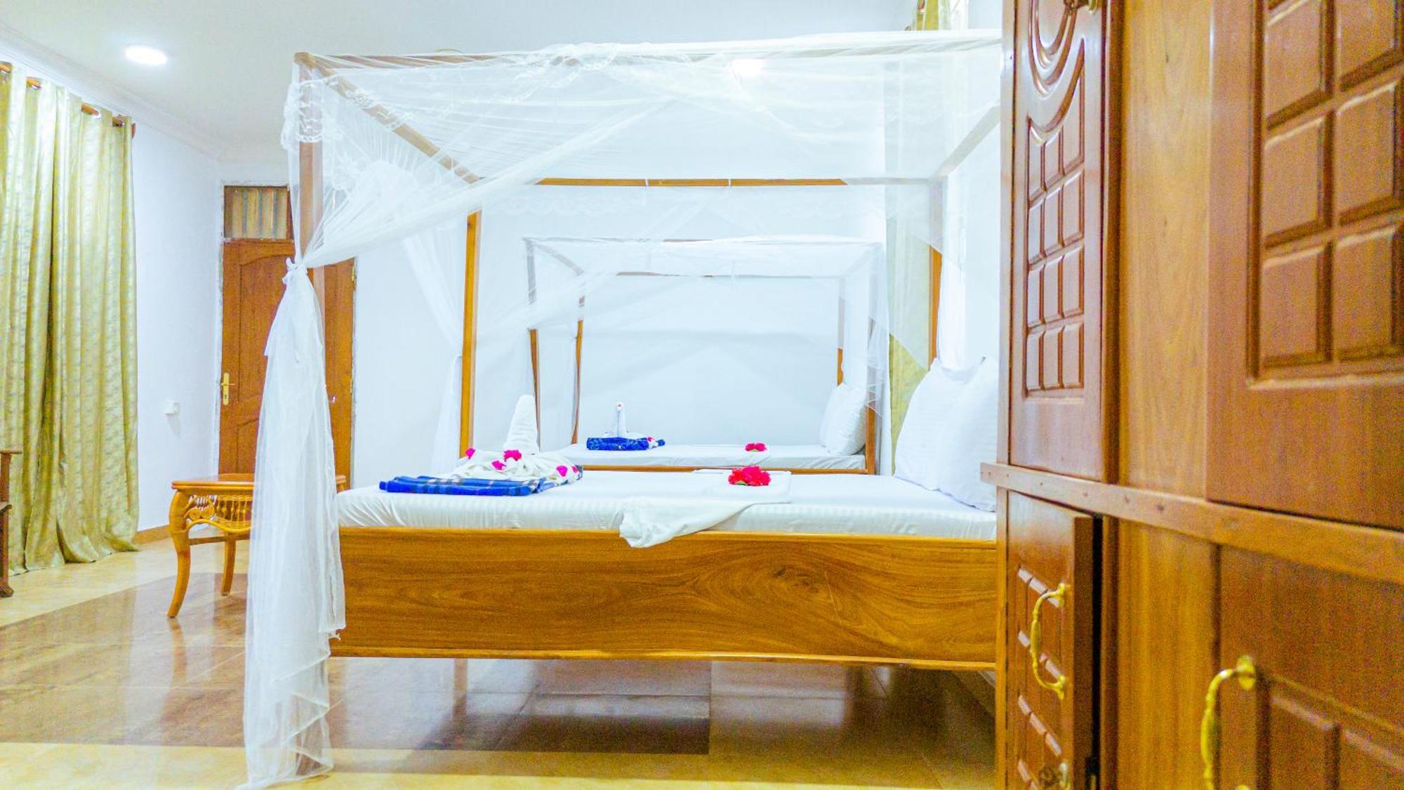 Sands Inn Hotel Pwani Mchangani Exteriör bild