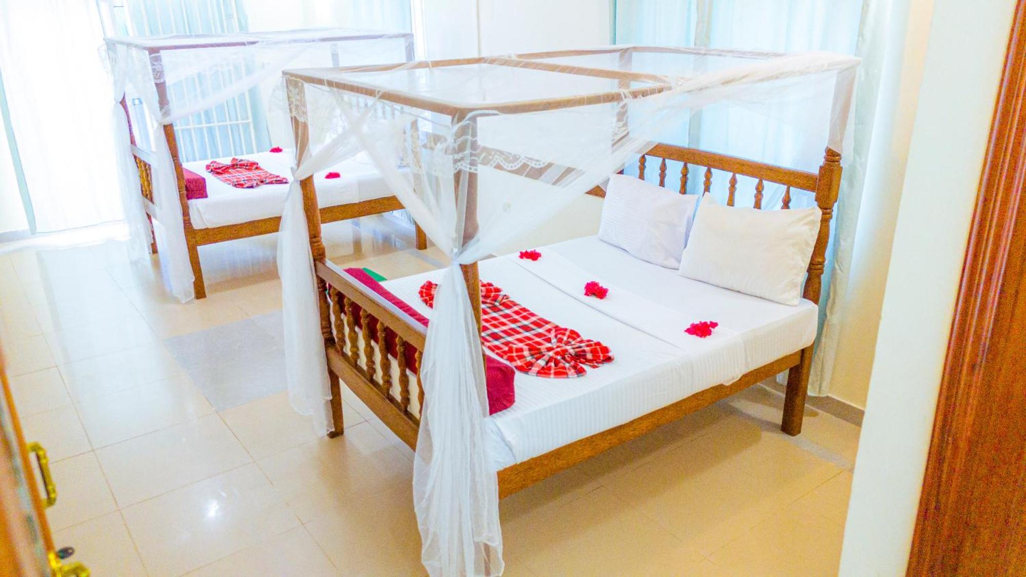 Sands Inn Hotel Pwani Mchangani Exteriör bild