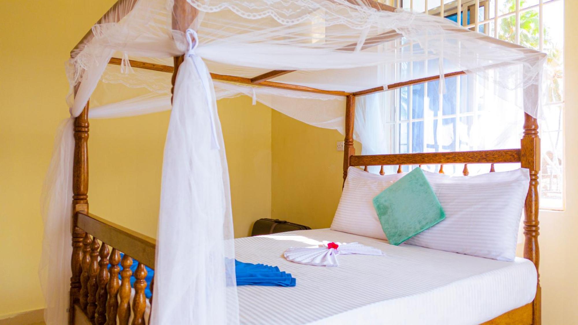 Sands Inn Hotel Pwani Mchangani Exteriör bild