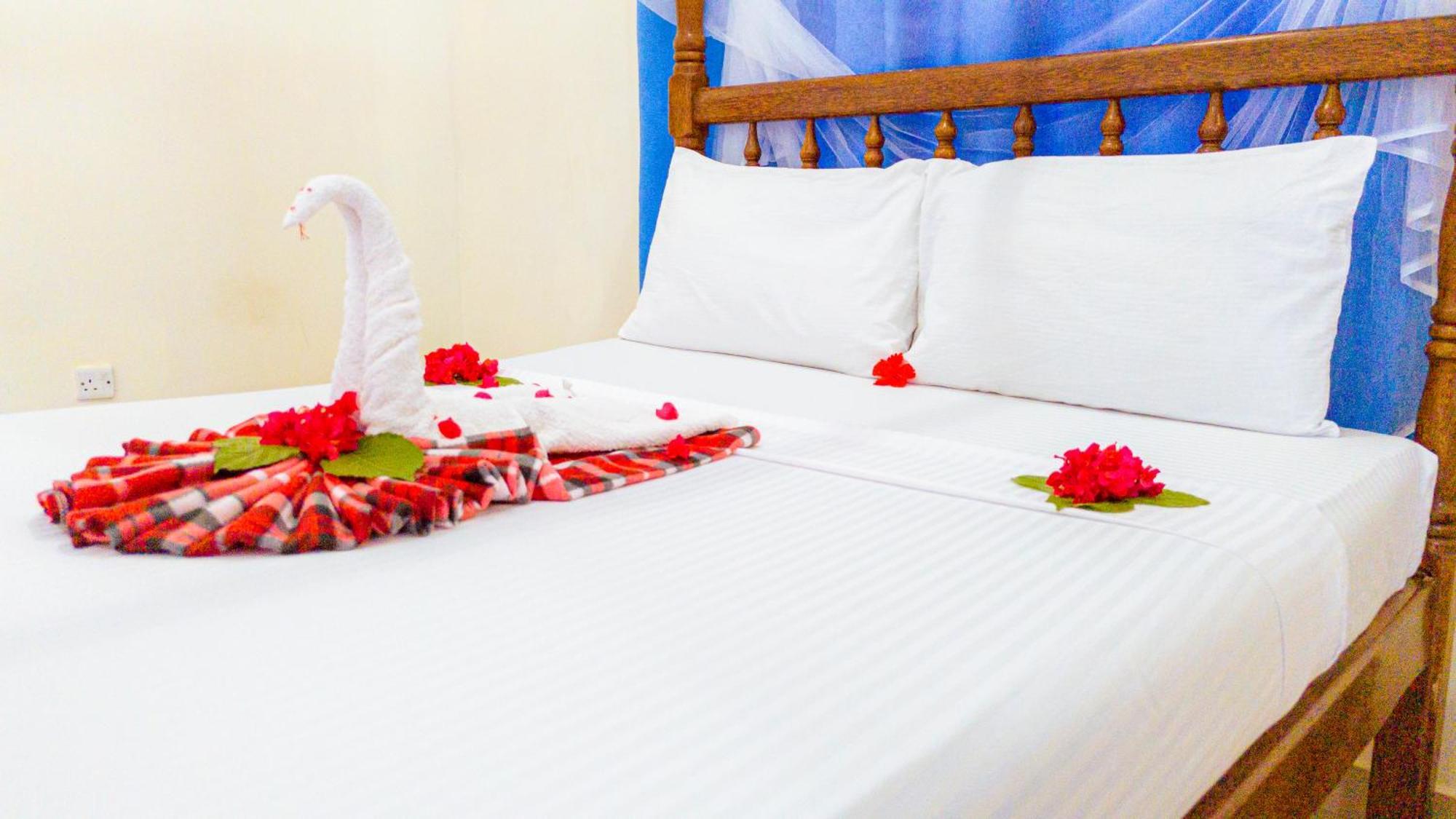 Sands Inn Hotel Pwani Mchangani Exteriör bild